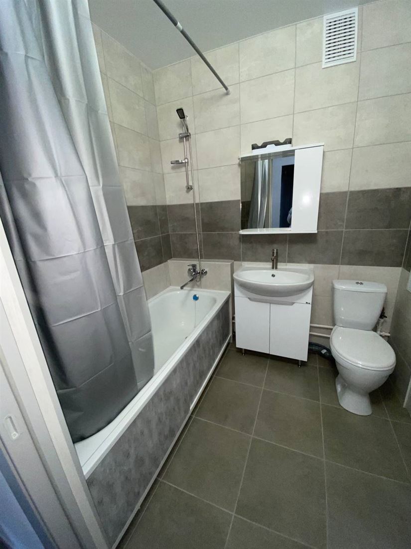 Снять --комнатную квартиру