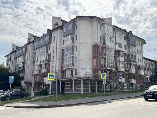 Снять  помещение свободного назначения