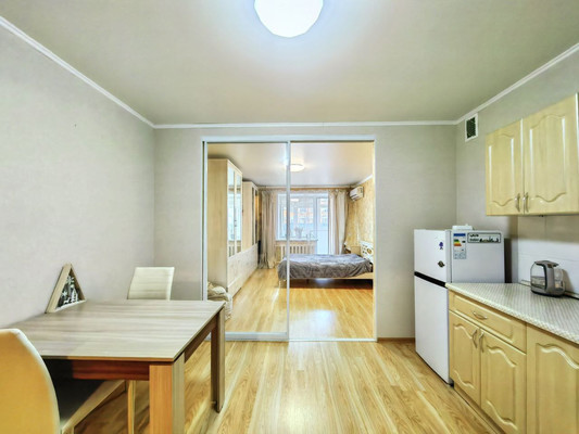 Купить --комнатную квартиру